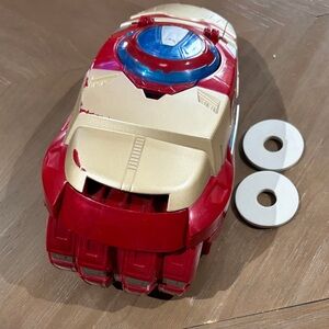 Iron man automatic disc thrower